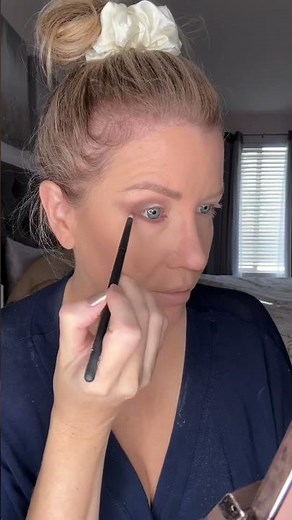 “Bronze Goddess” Makeup Re-Creation (Hooded Eyes, Mature Skin)