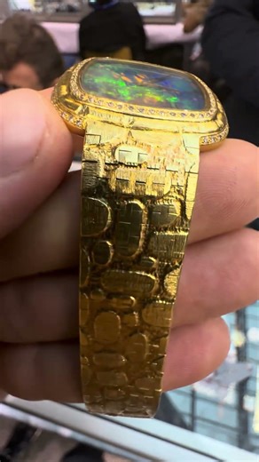 Piaget - stunning yellow gold watch with exquisite design, a rare collector's model.