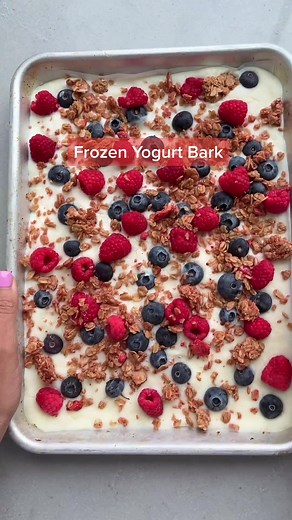 This frozen yogurt bark is the perfect summer treat made with yogurt, fruit and crunchy granola. #frozenyogurtbark