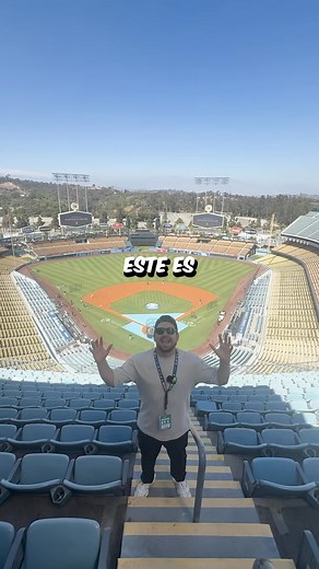 631K views · 24K reactions | El Dodger Stadium es el estadio más grande de béisbol del mundo, con capacidad para más de 56,000 espectadores. ️Para construirlo, fue necesario demoler una parte de la montaña en la zona de Chavez Ravine, en Los Ángeles. Hoy en día es un símbolo del deporte en la ciudad. ⚾️ #mlb #dodgerstadium #losangeles #beis #baseball | DS Sports Mx | Facebook