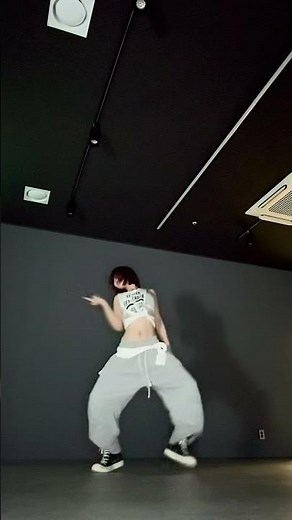 Killin’ it girl🖤#KISSOFLIFE #키스오브라이프 #KIOF #JULIE #쥴리 #Shorts