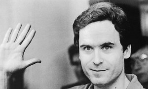 Ted Bundy, el criminal despiadado que no podía dejar de matar y cuyo final se celebró con fuegos artificiales