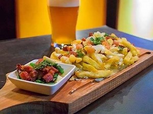 Parrilla - Restaurant (Villa del Parque) PROMOS!! Ribs de cerdo p/compartir $330 y Bife de Chorizo de la casa $395. Ambas salen con papas fritas | A Raja Cincha