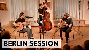 🥳5th anniversary! In 2018, my trio and I went on a very special journey, recording an LP titled 'Paris Berlin' using the old-fashioned direct-to-disc recording method. Inspired by legendary musicians like Django Reinhardt and other jazz cats of the past. We had to record every side of the LP in one take. One of the tracks on the LP is called "Gisela (Hallo Kleines Fräulein)", originally composed by the famous German jazz trio "Die drei Travellers" in 1949. 👨‍🎓Learn this tune: https://gypsygui