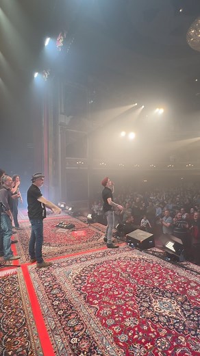 “Fito & Fitipaldis, N°1 en el ranking de venta de entradas en España en 2022“. Mil millones de gracias a todas las personas que nos habéis venido a ver durante el año 2022 haciendo esto posible. Gracias por confiar en nosotros y acompañarnos en este viaje. Sentimos vuestro calor y lo llevamos con nosotros siempre. Gracias!!!! @culturarockmusic @livenationesp | Fito & Fitipaldis