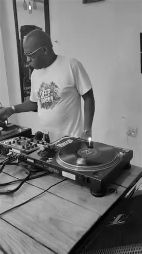 The return of #MastersHouse on the airwaves. We continue to change the game and make history… This show will be live on two radio stations at the same time Every Sunday 3pm We Play House and have conversation in a musical way KCA RADIO www.kcaradio.net Giyani Youth Radio www.giyaniyouthradio.com @Giyani Youth Radio @kca_radio You can also watch it on YouTube https://youtu.be/z7zzbODWEC4