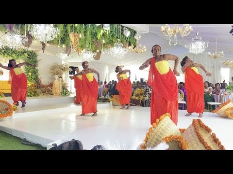 Kinyarwanda dance 💃 part 2... Beautiful Banyarwanda Dancing