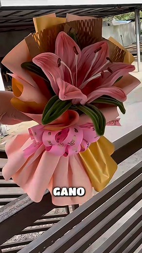 Wrapping tutorial for my stargazers flower using two tone colors wrapper ❤️ #WrappingTutorial #TwoToneWrapper #StargazerFlower #DIYWrapping #FlowerArrangement #fypreelsシ゚viralシ #FlowerArrangementPH #giftwrappingideas #craftsuppliesph #DIYBouquet | Craft Corner