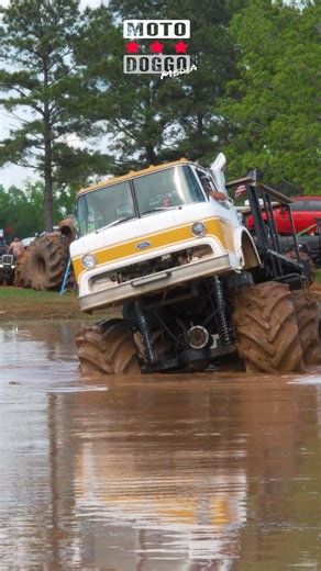 One of the Coolest Mud Trucks! #ford #mudding #coe #caboverengine #monstertruck | Moto Doggo