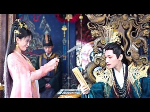 灰姑娘和魔王特殊情趣，灰姑娘在朝堂上为魔王扇风，当着众臣的面秀恩爱！#长月烬明