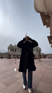 Tours al Templo Hindu con @newyorkertours @ Miredy #newyorkertours #nycexplorers #iloveny #bapsshriswaminarayanmandir #templehindu #hindutemple #newjersey | New Yorker Tours