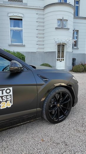 Meneer, Meneer wat doet u van werk? #carglass #carporn #lamborghini #auto #carrepair | Autoglass24
