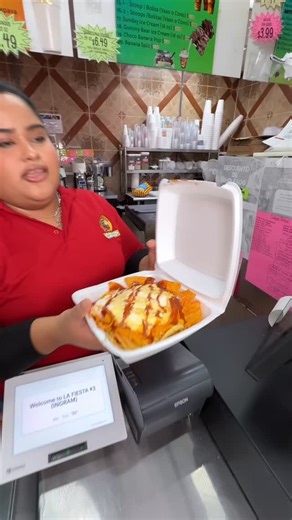 1.2K views · 51 reactions | La botella puede caer… pero las promos caen mejor en Poco Loco Supermercado  #humor #risa #clientes #supermercado #compañerosdetrabajo #viral #comedia | POCO LOCO Supermercado | Facebook