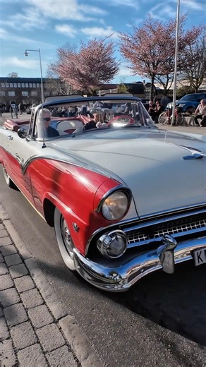 Sweet Rides Cruising 2026 😎🇸🇪#sala #sweden #classiccars #oldschool #fairlane #chevrolet