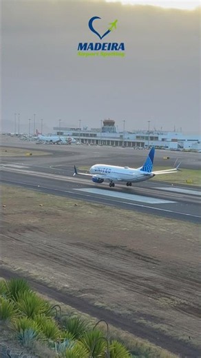 United Boeing 737 MAX 8 landing at Madeira inbound from Newark