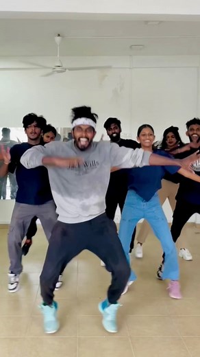 Love this choreo 🫶🏽❤️ with my kiddos 💙 Randy Dance Studio ♥️ classes available 0778169248 #CapCut #foryou #foryoupage #fyp #trending #onemillionaudition #randydance #viral #bollywood