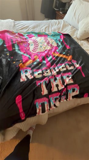 Watch Ice cream drip blanket vibes on Amazon Live