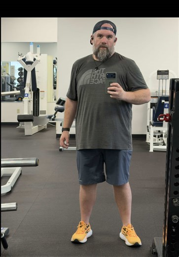 Just a former four hundred pound man taking his life back and doing sit ups for the first time in twelve years. I could not even do this before because my gut was in the way. Now I am showing up and doing the work. Progress feels wild when you finally start believing in yourself again. If you see this on your page tell me something you are proud of today. #AndyFilmsAndHikes #FitnessJourney #WeightLossJourney #GymLife #MentalHealthJourney