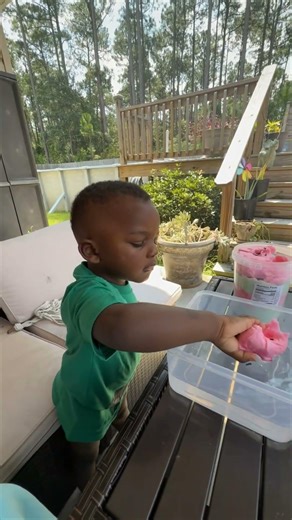 Child Washes Cotton Candy and It Instantly Dissolves