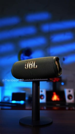 JBL Charge 5 Bluetooth Speaker Review
