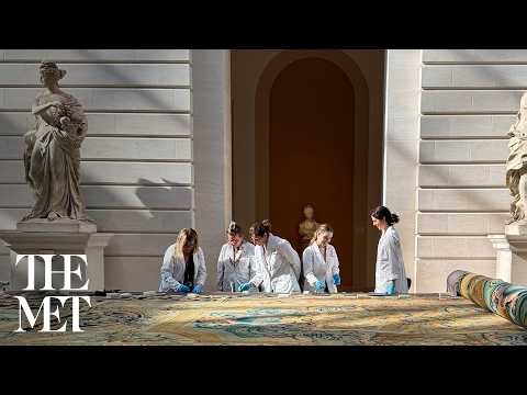 Installing the “Grande Galerie carpet no. 11 (Music, reweave)”