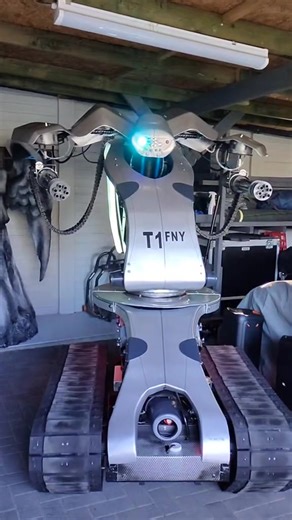 539K views · 17K reactions | Robô Exterminador é construído nos EUA Na presença do mal, seus sistemas de defesa inteligentes são acionados para caçar e punir criminosos. Apesar de estar em fase de testes, não queiram saber o que acontece quando os alvos são localizados. | Revolução Mecatrônica | Facebook