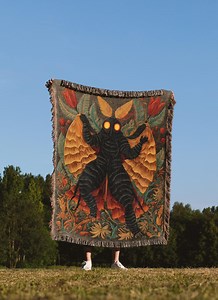 Arazzo con coperta Mothman, coperta intrecciata Cryptid, design Nature Cottagecore, coperta da campeggio, copriletto - Etsy Italia
