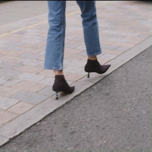 Coming soon: the latest #INMYCHOOS campaign for Autumn Winter 2020, celebrating women who dare to stand out. Can you guess who she is? Launching September 2nd #JimmyChoo Discover more at: http://bit.ly/AW20_JC | JIMMY CHOO