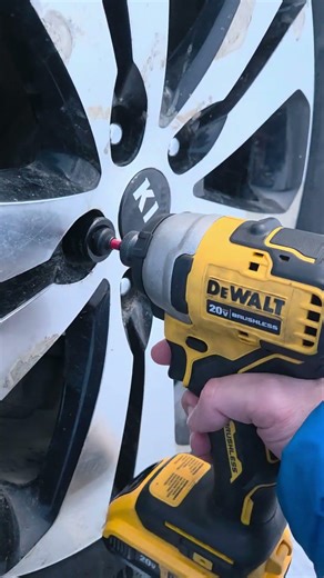 can a dewalt dcf809 atomic 20v impact driver rip off lug nuts