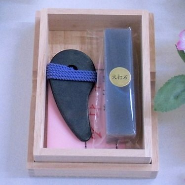 火起こし道具「火打石」とは？その使い方や探し方まで解説！材質は何？