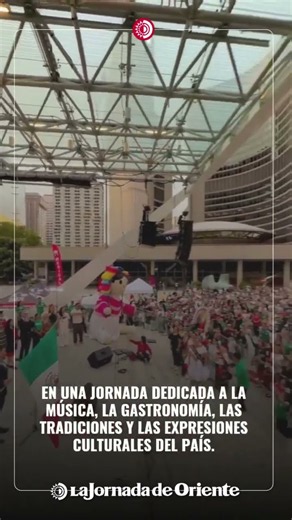 🇨🇦🇲🇽Thousands sing the Mexican National Anthem in Toronto, Canada