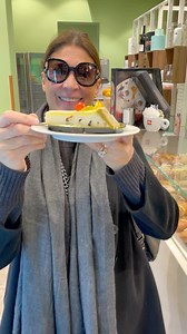 Per #tidevoportare ecco un posto imperdibile di Palermo: pasticceria Cappello per la cassata più buona che abbia mai mangiato .In realtà sono spettacolari anche i Surprise (piccoli sigari riempiti di crema alla ricotta) e anche i classici cannoli siciliani. Pazzesco anche il babà 🤩, insomma merita una tappa sia che siate di Palermo sia che siate solo di passaggio 😋.Super!#amodomio #simonagalimberti #letortedisimona #cassata #palermo #sicily #sicilia #food #foodblogger #amore #love 🌷 | Le Tort
