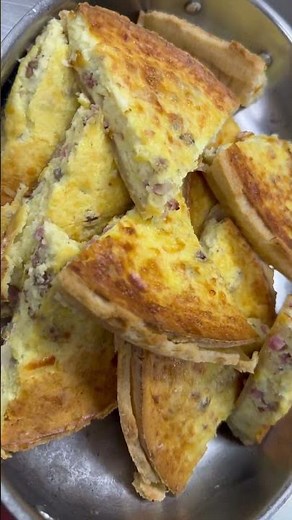 Here’s a Cheese Quiche recipe that’s easy, rich, and perfect for breakfast, brunch, or even dinner.