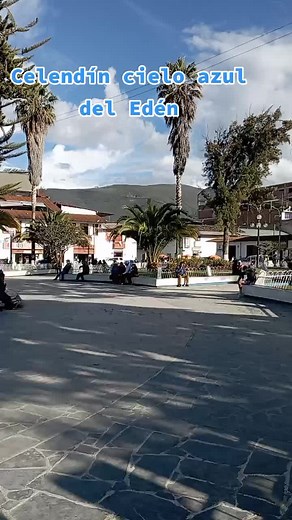 Exploring Cólden: A Vibrant Town Square Experience
