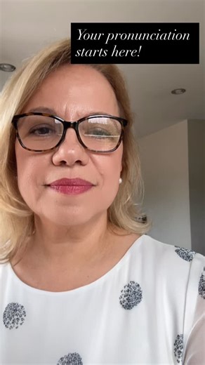 We learn pronunciation, not perfection. 💛 Start with vowels — they’re the heart of every syllable! 🗣️ Follow @teacherroseane for pronunciation tips that click! ✨ #EnglishTips #PronunciationPractice #LearnEnglishOnline #TeacherRoseane #LogicOfEnglish | Roseane Brkanitch Cardoso