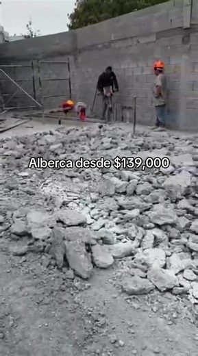 Presupuesto sin compromiso 📲WhatsApp 8118163175 SÚPER PROMOCIÓN $139,000 pesos 3x2x1.30m Incluye: ✴️ Alberca, piso y muros de concreto armado espesor .20cm ✴️ Cenefa de veneciano ✴️ Acabado afine con pintura de alberca ✴️ Luz LED de colores y 1 control remoto ✴️ Escalera de acceso de concreto armado ✴️ Banquetas de acceso de Kool deck ✴️ Cuarto de máquinas con equipo completo: ✅ Bomba ✅ Filtro ✅ Desnatador ✅ Retornos de agua ✅ Dren de fondo ✅ Timer ✅ Clorador 🗻MATERIAL 👷🏻‍♂️MANO DE OBRA CALI