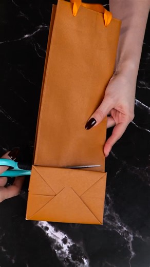 Easy Hack to Resize a Too-Big Gift Bag #fblifestyle | Crafty Gadgets