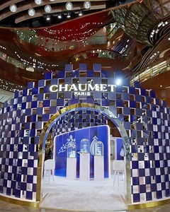 珠寶之所以珍貴，皆因每一件都藏着一段故事。Chaumet世家於1780年創辦，是拿破崙皇室家族的御用珠寶品牌，曾為約瑟芬皇后設計多個冠冕。自此冠冕成為Chaumet世家的重要象徵。最近Chaumet在K-11 Musea開設期間限定店「Tiara of Dreams」，讓你可以一睹Chaumet冠冕的精湛工藝。場內滿佈打卡點，讓你被瑰麗冠冕包圍！絕對不容錯過！#ELLEHK #ELLEfashion #Elleselect #Chaumet Chaumet | ELLE HK