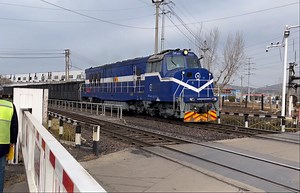 DF4DD-0091单机开申西牵引重车返回田庄与同相进站的DF10D-0257汇车。