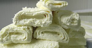 Jedinstveni srpski delikates: Rolovani kajmak može da se filuje čim želite, a odlično ide uz uštipke