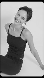 Besoin d'une saison confort ? Grâce à leur conception sans couture et leur texture veloutée, nos ensembles caraco et legging Body Touch Easy vous garantissent une liberté de mouvement et une sensation de cocooning extrême ! Retrouvez-les en boutiques DIM et sur https://bit.ly/BodyTouchEasyAH24 #BodyTouch | Dim