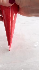 Sweet swirl, peppermint twirl. These cupcakes are sleighing it. 🧁 Comment RECIPE to be sent the tutorial on how to make these candy cane swirl cupcakes or find it at https://cakemehometonight.com/easy-christmas-cupcake-designs/! | Cake Me Home Tonight