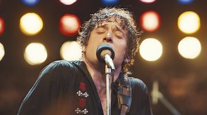 Springsteen: Deliver Me from Nowhere: Exclusive Featurette - Becoming Bruce