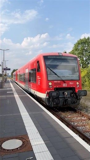DB 650 122 und 650 026 der S-Bahn Stuttgart als RB 64 nach Oberlenningen #br650 #bwegt