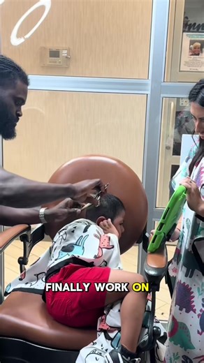 REPOST** This was an incredible session. Ivan pushed through his fears with so much courage. The pad technique is a reminder of how attentive you have to be and how important it is to find solutions in real time. The most challenging sessions are often the most rewarding. @HenryTribes showed up and gave his very best. _______________________ Donate towards sensory friendly haircut experiences via Go fund me https://gofund.me/cd3f8457 LINK IN BIO Weighted capes available on Amazon or our website 