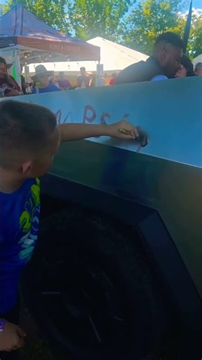 😂😂😂 painting a cybertruck