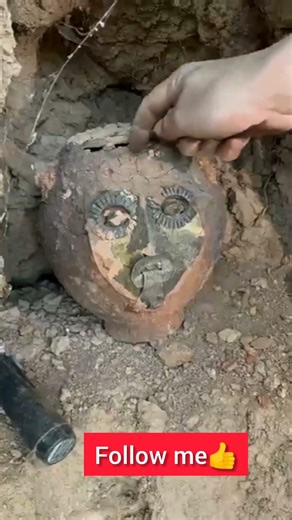 secret chest under floor😱 #metaldetecting #gold #treasurehunt