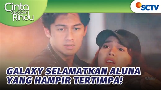 Cinta Sedalam Rindu Episode 145 dan 146, tayang 1 Desember 2025. Saat galaxy masuk ke dalam rumahnya secara diam-diam untuk mengambil buku nikahnya dan Aluna. Tiba-tiba ada kobaran api yang sudah mulai membakar seisi rumah. Aluna langsung panik ketika meilhat asap yang mengepul dari dalam rumah, lantas dia bergegas masuk ke dalam rumah untuk menyalamatkan Aksi. Saat mencari Aksi, Aluna hampi saja tertiban rak tapi untungnya Aksi dengan cepat memanggil Aluna dan menyelamatkannya. Saksikan sinetro