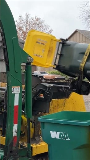 Garbage Truck Can Grab (Up Close) #garbagetruckvideos #short #shortsfeed