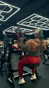 Back day 💪🏽 #bodybuildingmotivation #backday #pullday #bodybuilding #training #workout #gym #gymmotivation #fitness #fitnessmotivation | Aaron Clark IFBB Pro